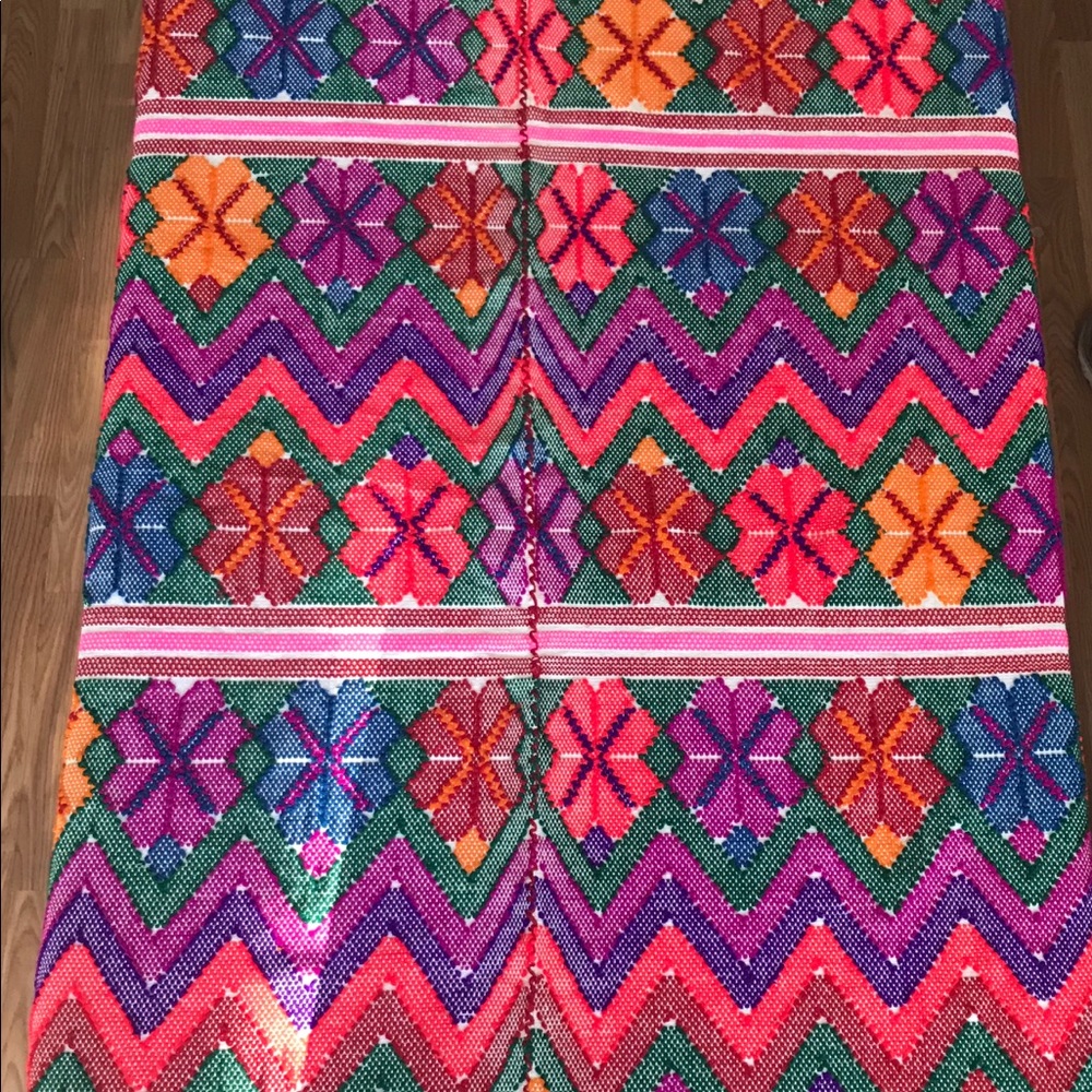 Mantel bordado a mano